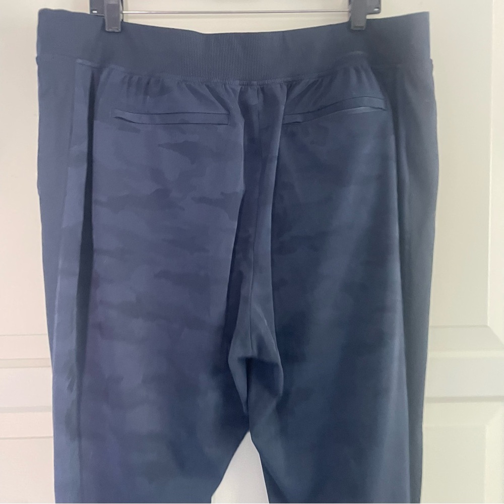 Athleta Brooklyn Ankle Camo Straight Leg Pants Size 18 - 26871 - Picture 6 of 13